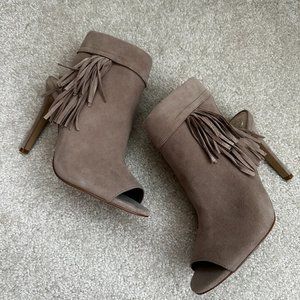 Vince Camuto ”Kerina” Cashmere Suede Peep Toe Fringe Heels/Booties Size 6.5
